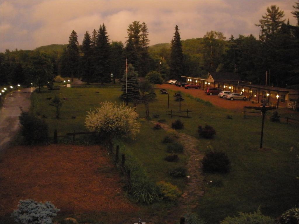 Dwight Riverside Inn Exterior foto